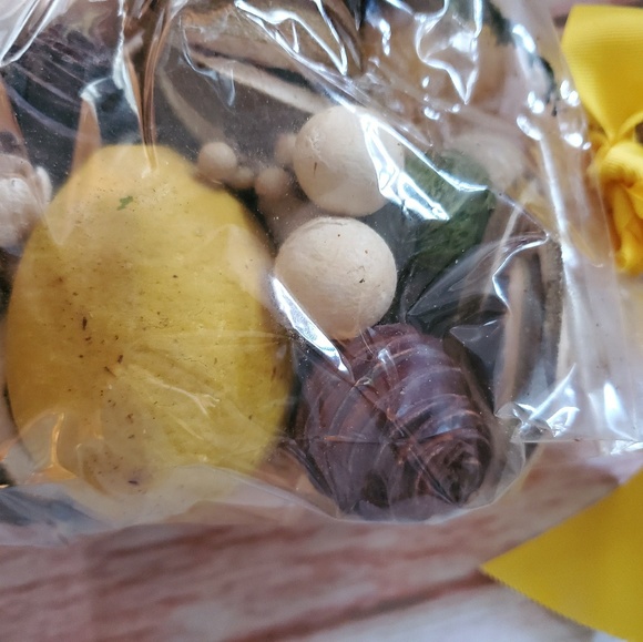 Garden Route Lemon Citrus Fragrant Vase Filler - Picture 3 of 7